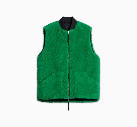 绿色的帽子 低可信度描述已自动生成