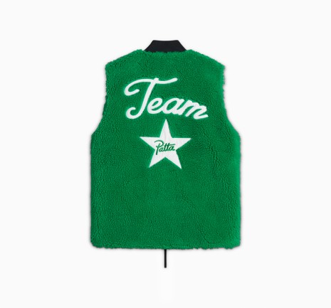 图片包含 游戏机, 衬衫 描述已自动生成