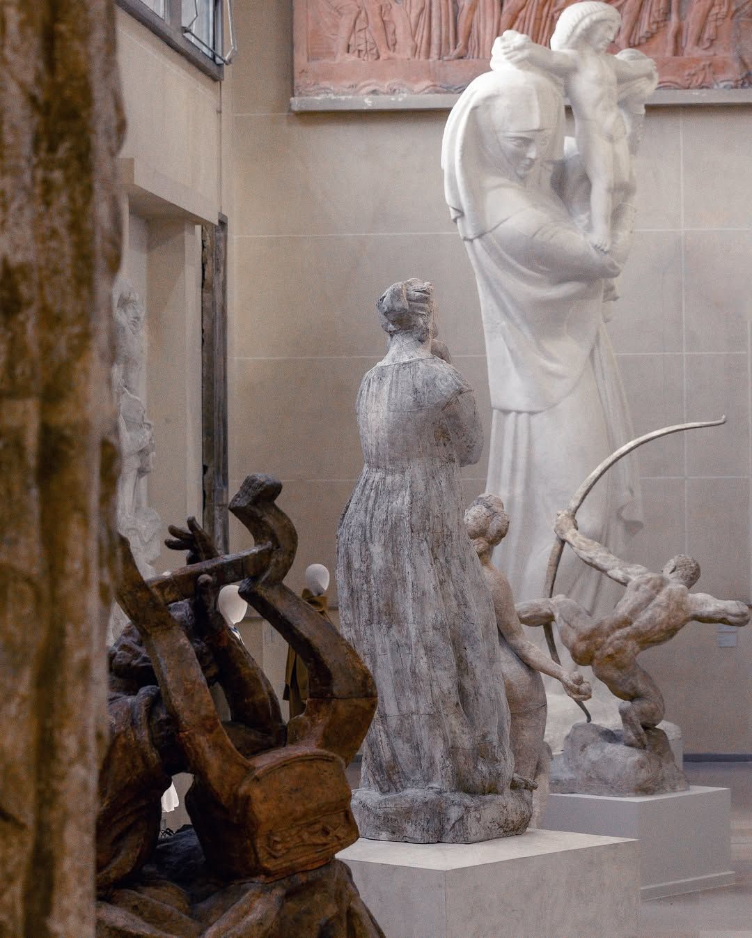SANDRO于巴黎布尔德尔博物馆BOURDELLE MUSEUM举办2025秋冬系列预览_7.jpg