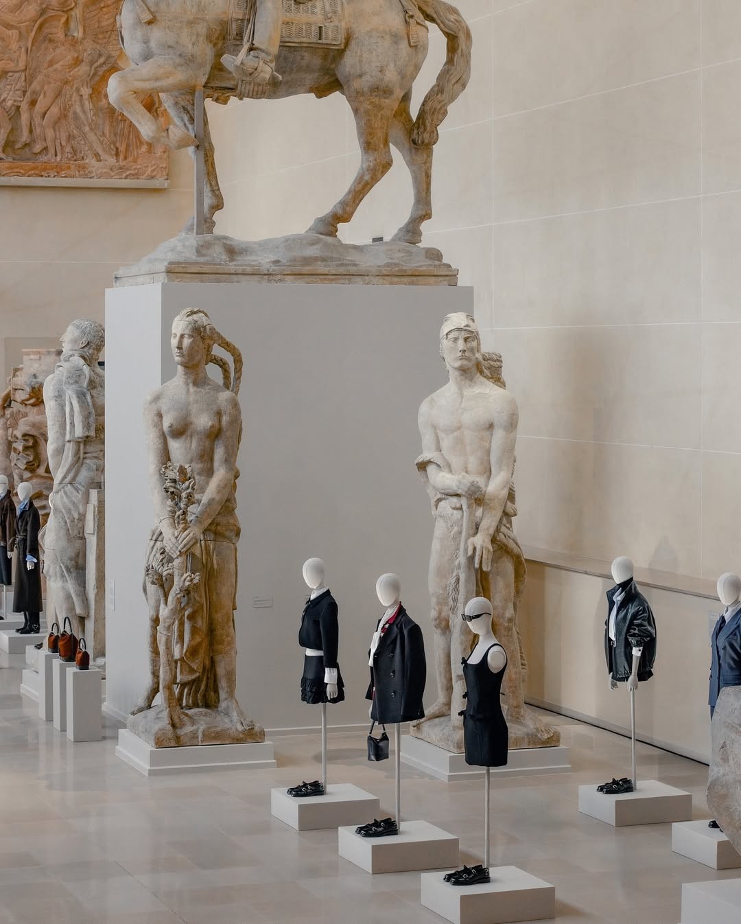 SANDRO于巴黎布尔德尔博物馆BOURDELLE MUSEUM举办2025秋冬系列预览_5.jpg