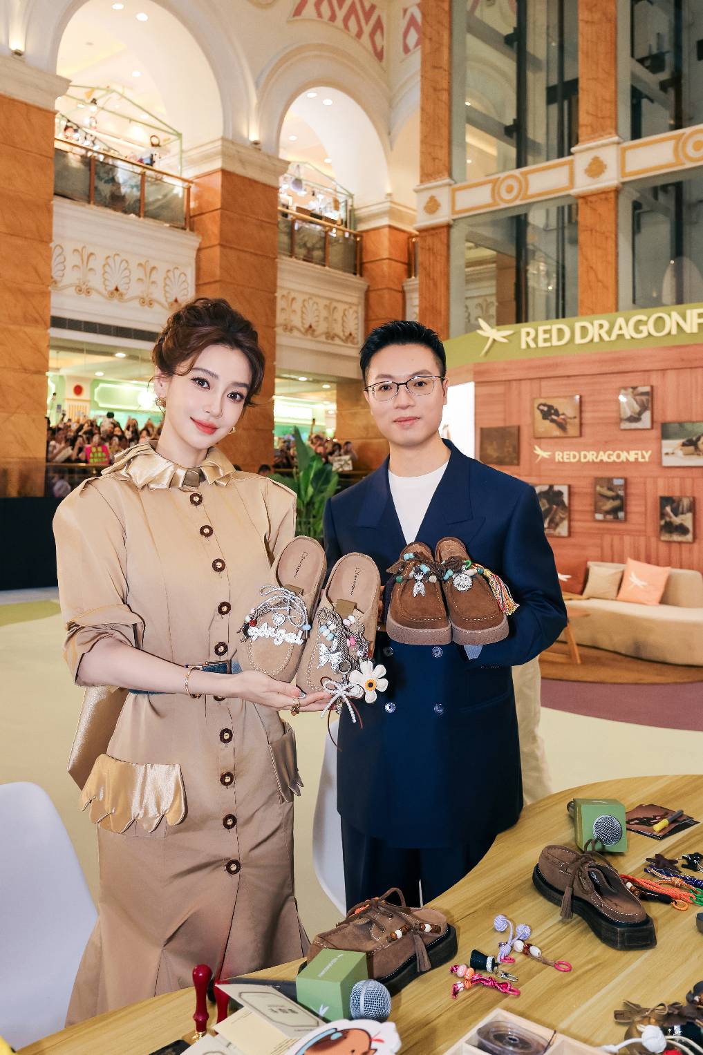 Baby与钱帆一起DIY卡皮巴拉鞋.jpg