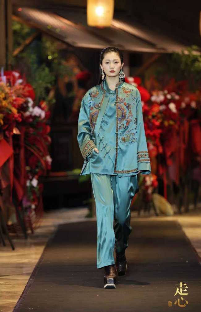 走心2026早春高定大秀「莨启」在杭州来福士优雅启幕