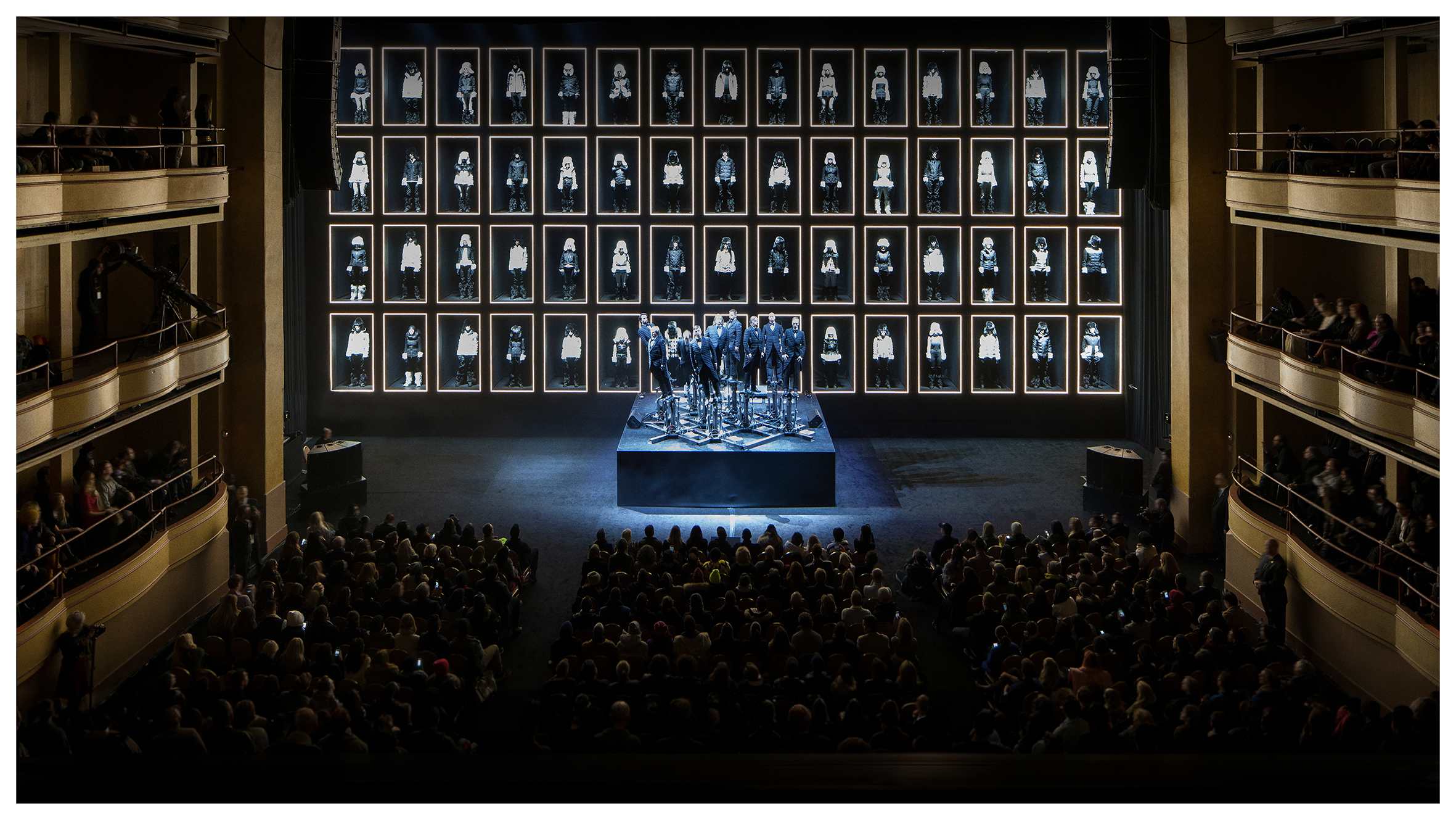 MC_FW_2026_NY IN MONCLER_BS_RGB_300DPI_16X9_9_BALLROOMBALLAD_CLEAN_PRESS.jpg