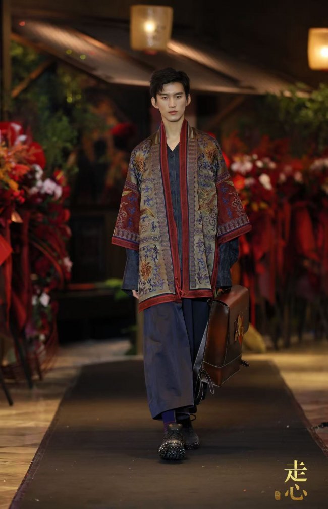 走心2026早春高定大秀「莨启」在杭州来福士优雅启幕